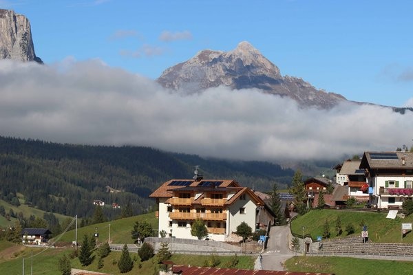 Foto Außenansicht Ferienwohnungen Ciasa Costadedoi