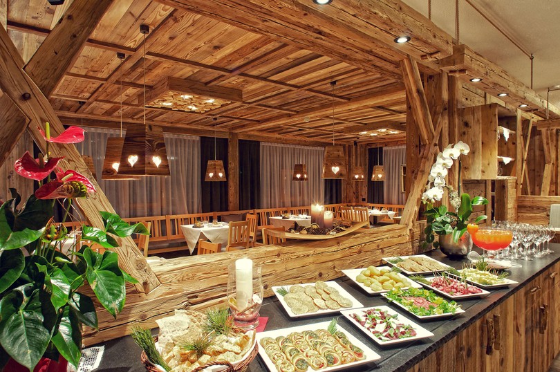 The restaurant Passo Furcia / Furkelpaß (San Vigilio di Marebbe / Sankt Vigil in Enneberg) Bio Alpine Hotel Gran Fodà