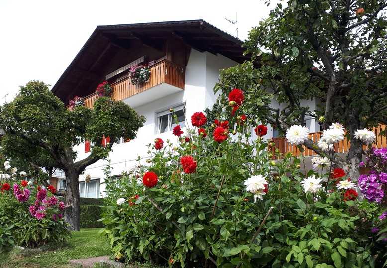 Foto Außenansicht Ferienwohnung Cësa Vernel