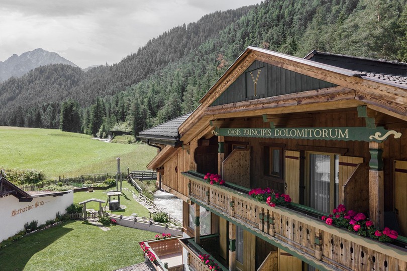 Photo exteriors Aqua Bad Cortina · thermal bio-hotel