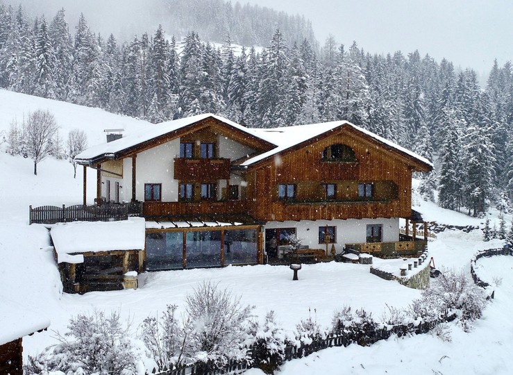 Foto Außenansicht B&B + Ferienwohnungen Ciasa Urban