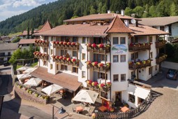 Dorfhotel Moar am Latemar