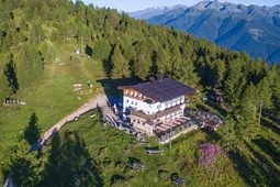 Rifugio con camere Peller