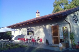 B&B + Appartamenti in agriturismo La Terra di Mezzo