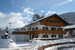 Garni + Ferienwohnungen Haus Peskoller