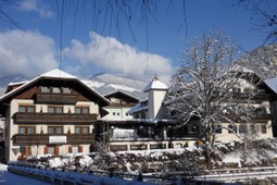 River Hotel Post