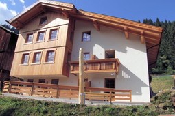 B&B + Ferienwohnungen Design Chalet Zirm