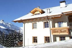 B&B + Ferienwohnungen Design Chalet Zirm