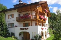 Ferienwohnungen Ciasa de Zeno