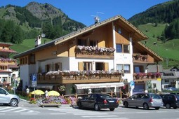 Ferienwohnungen Chalet Karin