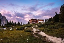 Mountain hut with rooms Fanes