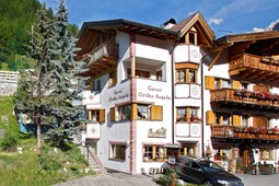 Garni + Ferienwohnungen Ortles