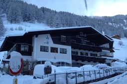 Garni-Hotel + Residence Wildbach