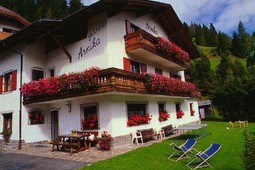 B&B + Ferienwohnungen Arnika