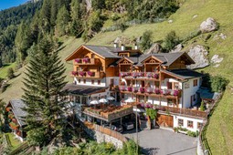 Hotel + Residence Rabenstein