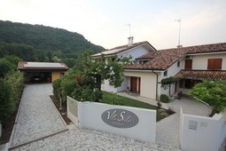 Rooms + Apartments Villa Stelis