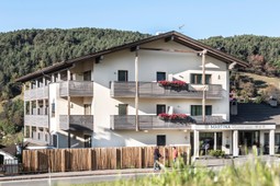 Martina Breakfast Lodge