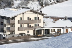 Martina Breakfast Lodge