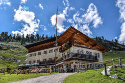 Mountain hut with rooms Ücia Lavarella
