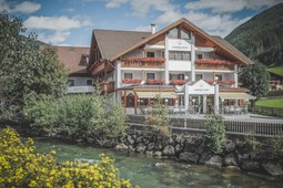 Ahrner Wirt Apartments