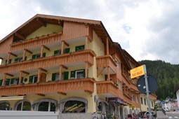 Hotel Ladina Holiday