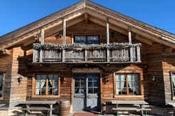 Mountain hut Su'n Paradis