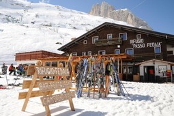 Rifugio con camere Passo Fedaia