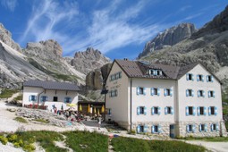 Rifugio con camere Vajolet
