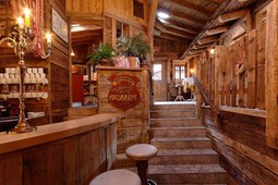 Restaurant and Pizza Helmhotel