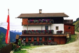 Farmhouse B&B + Apartments Oberpursteinhof