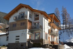 DOLOMITES B&B - Suites, Apartments and SPA