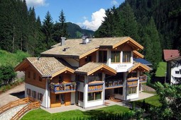 Residence Color Home Suite Appartments