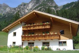 Farmhouse apartments Fluenerhof