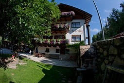 B&B + Appartamenti in agriturismo Huberhof