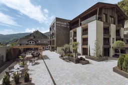 Weingut & Genusshotel Spitalerhof