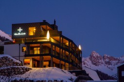 Aois	Apartments Aois 4 elements suites