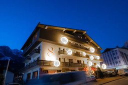Eight Cortina