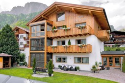 Ferienwohnungen Chalet Ciuf dl Ton