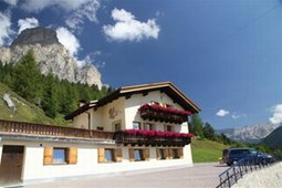 B&B + Ferienwohnungen La Ütia