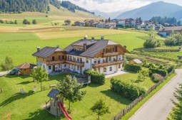 Farmhouse Hotel + Apartments Weberhof - Haus Kahn