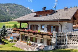 Zimmer + Ferienwohnungen Villa Maria Luisa