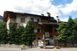 Chalets Dolomites Brigitte - Appartamenti & B&B