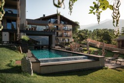 Aparthotel Maraias – Luxury Suites & Apartments