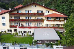 Saldur Small Active Hotel