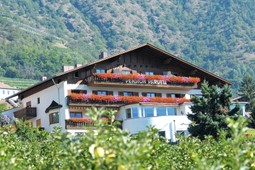 Garni (B&B) + Apartments Pardell