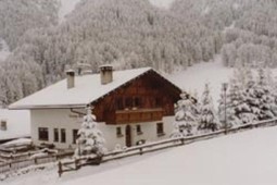 B&B + Appartamenti in agriturismo Sesvennahof