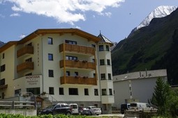 Pensione + Appartamenti Montana & Firn
