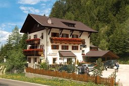 Gasthof (Small hotel) Gampenpass