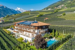 Garni-Hotel + Appartamenti Feldhof