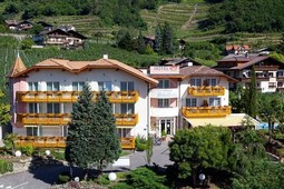 Hotel + Residence Ruster Resort